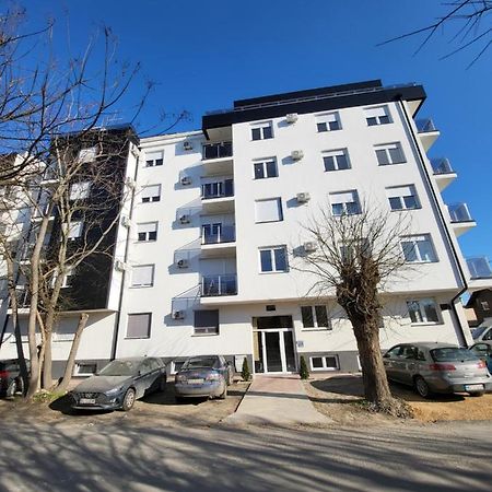 Holiday Novi Sad Exterior foto